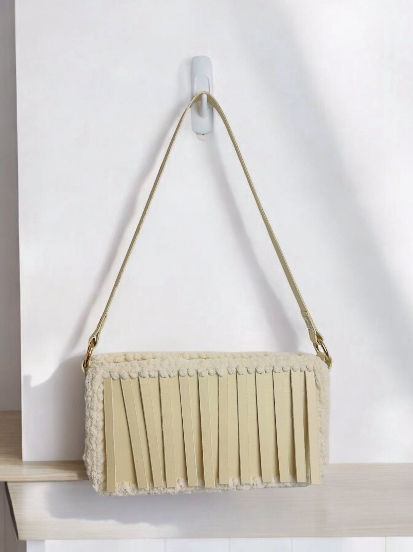 Crochet handbag beige with bangs