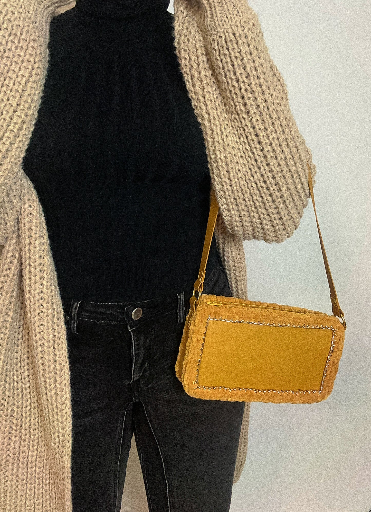 Yellow handbag with golden chain and braided wool borders