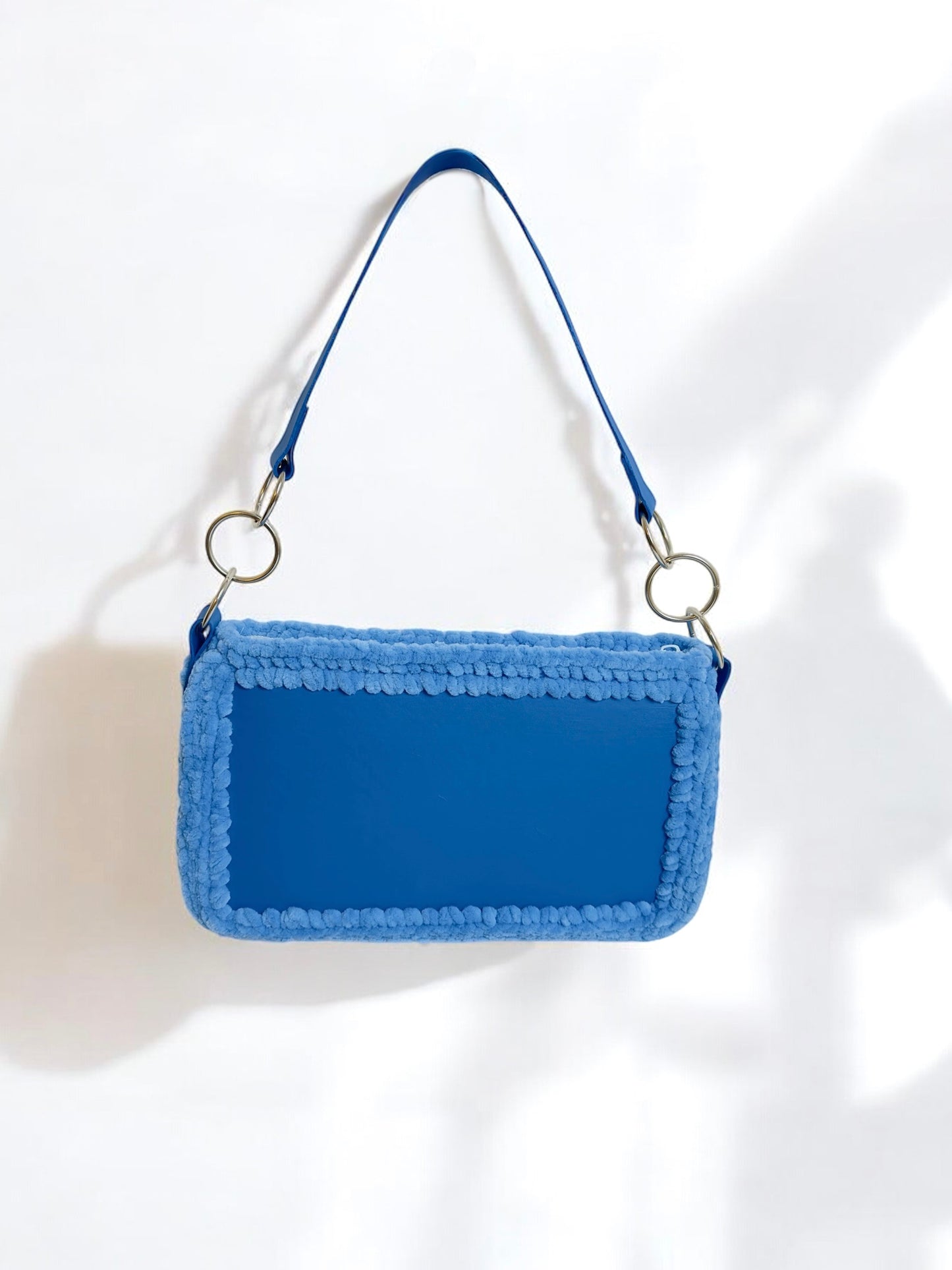 Trendy blue handbag, bag with wool borders and rope detail