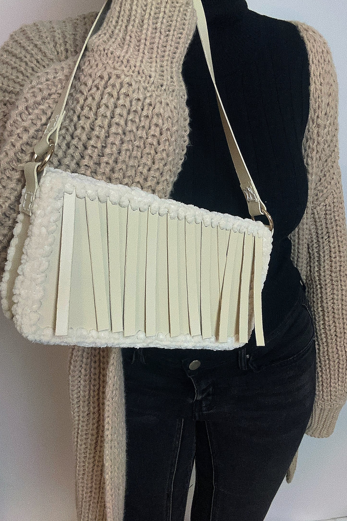 Crochet handbag beige with bangs