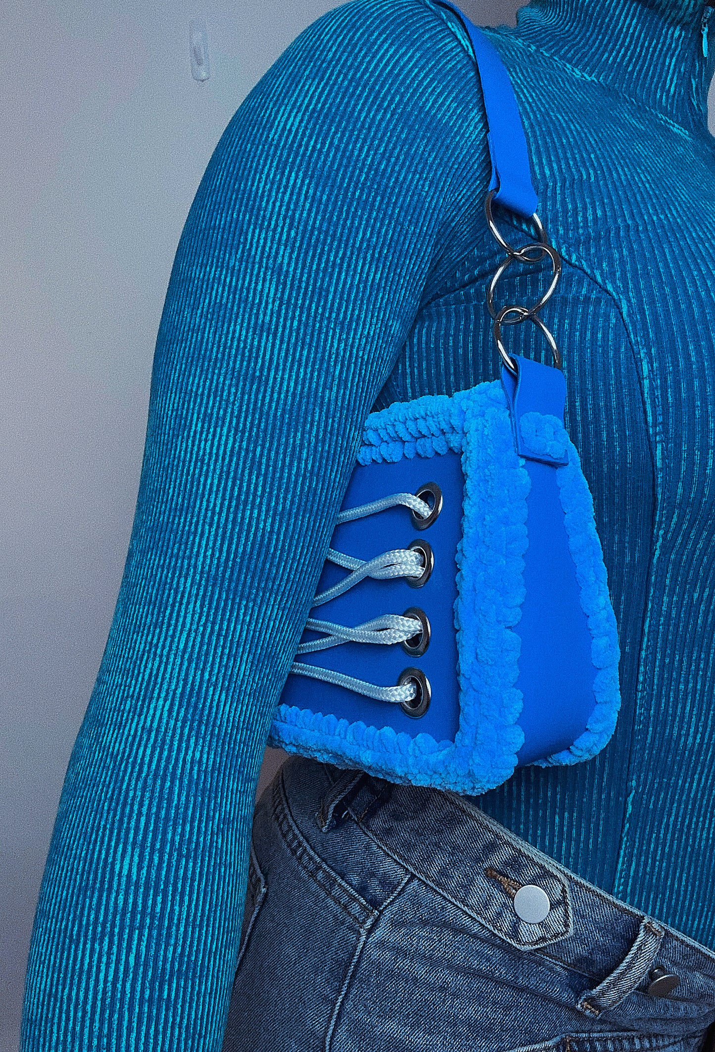 Trendy blue handbag, bag with wool borders and rope detail